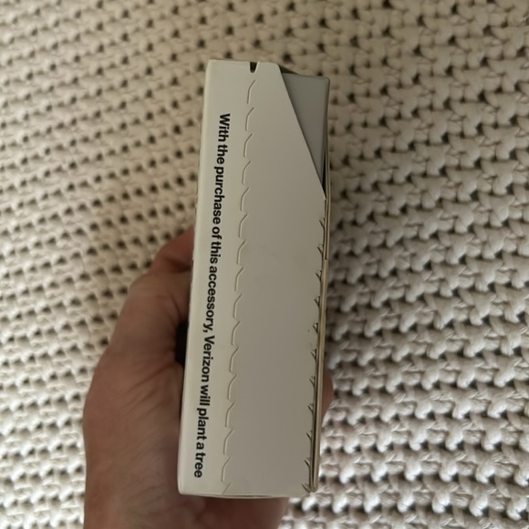 NIB Verizon magnetic charging pad - Picture 3 of 3